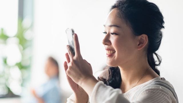 Zodiac Signs Will Make You Fall in Love Through Texting