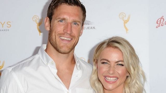 Is Julianne Hough lesbian?