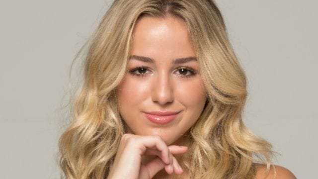 Is Chloe Lukasiak Lesbian