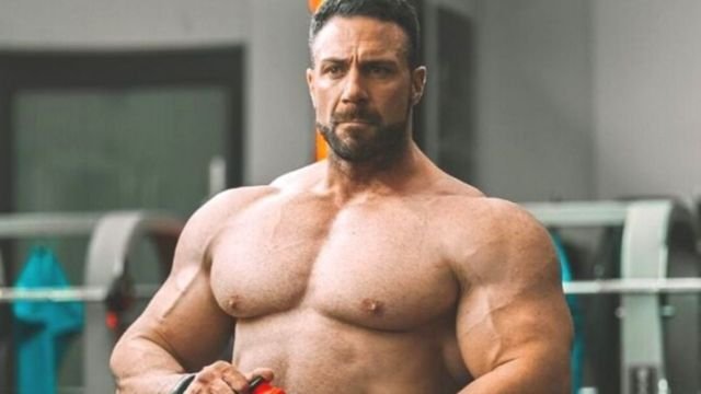 Is Noel Deyzel Gay?
