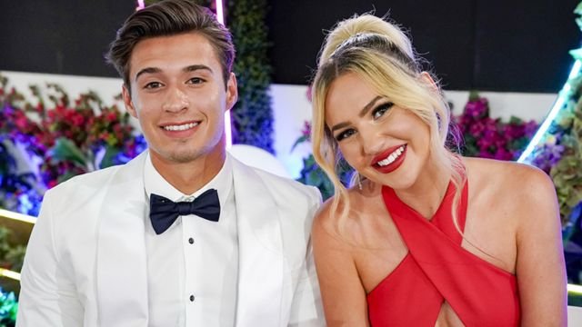 Are Carrington And Laurel Still Together?