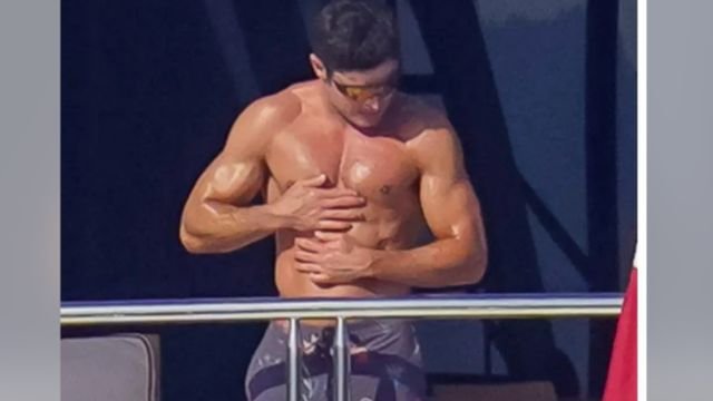 Zac Efron Shirtless 
