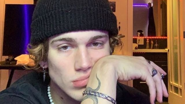 Is Vinnie Hacker Gay?