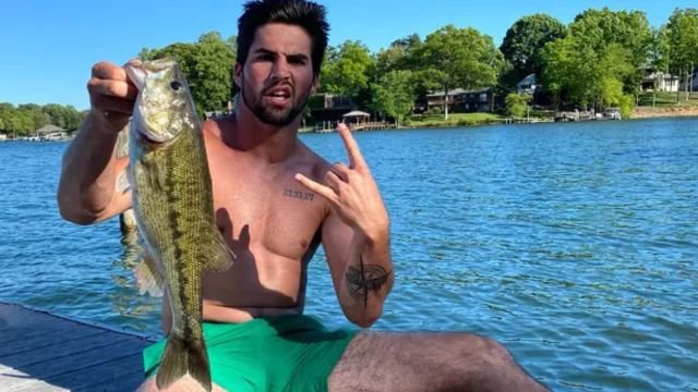 Who is Sam Hartman Dating?