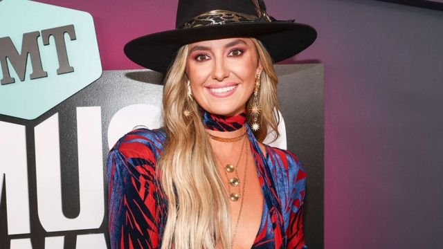 Is Lainey Wilson Gay?