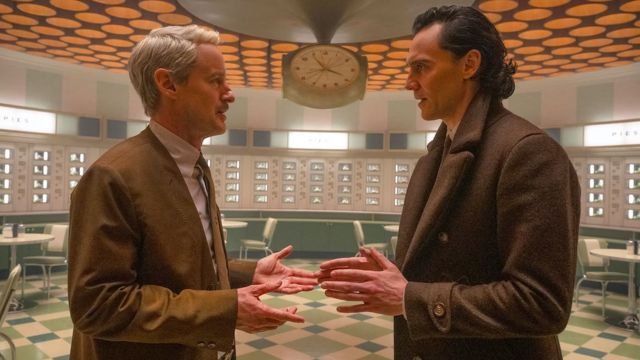Why is Loki Glitching in Season 2?