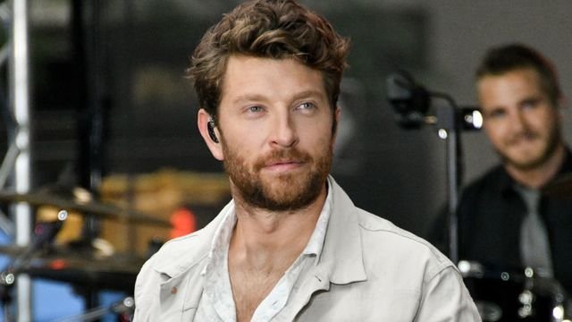 Is Kelly Clarkson Dating Brett Eldredge?