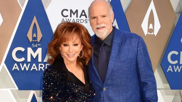 Who is Reba Mcentire Dating?