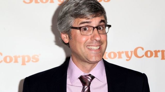 Is Mo Rocca Gay?