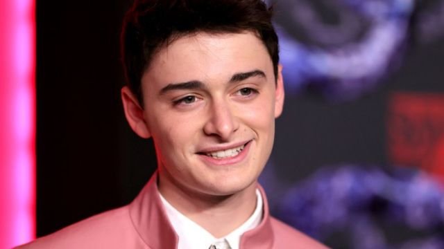 Noah Schnapp Height